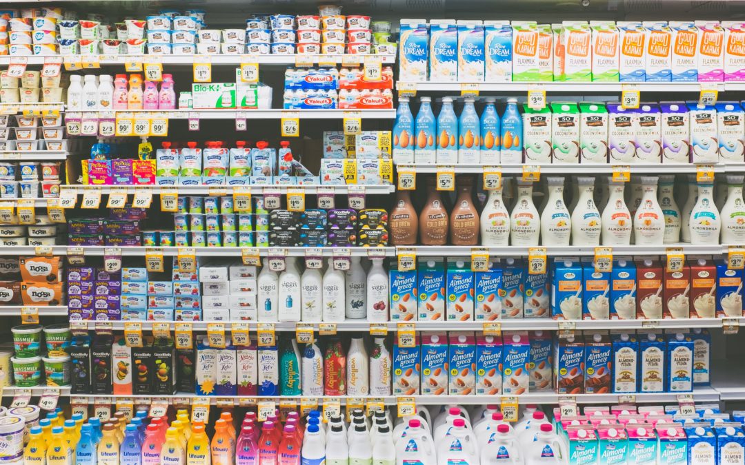 Le syndrome du frigo plein. Ce qu'un frigo et des placards toujours pleins disent de nous ? Peur, besoin de tout contrôler, ...