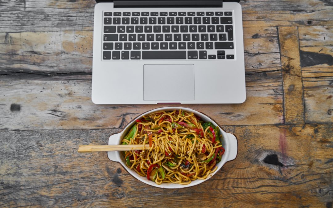 Nouvelles formes d'alimentation : jusqu'où est-on prêt à aller dans la nourriture en poudre et le mouvement no-lunch ?